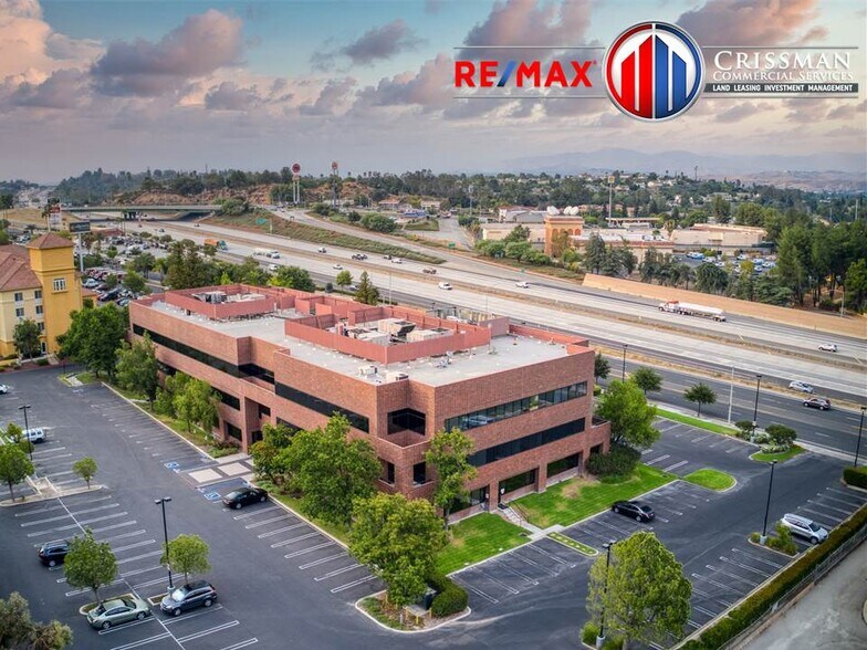 25129 The Old Rd, Stevenson Ranch, CA à louer - Photo du bâtiment - Image 2 de 7