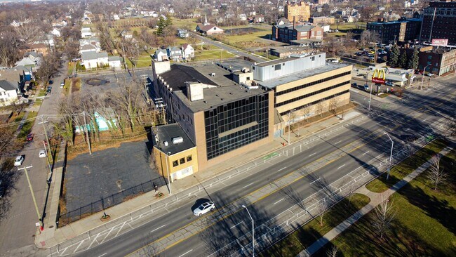 Plus de détails pour 8701-8735 E Jefferson Ave, Detroit, MI - Bureau à vendre