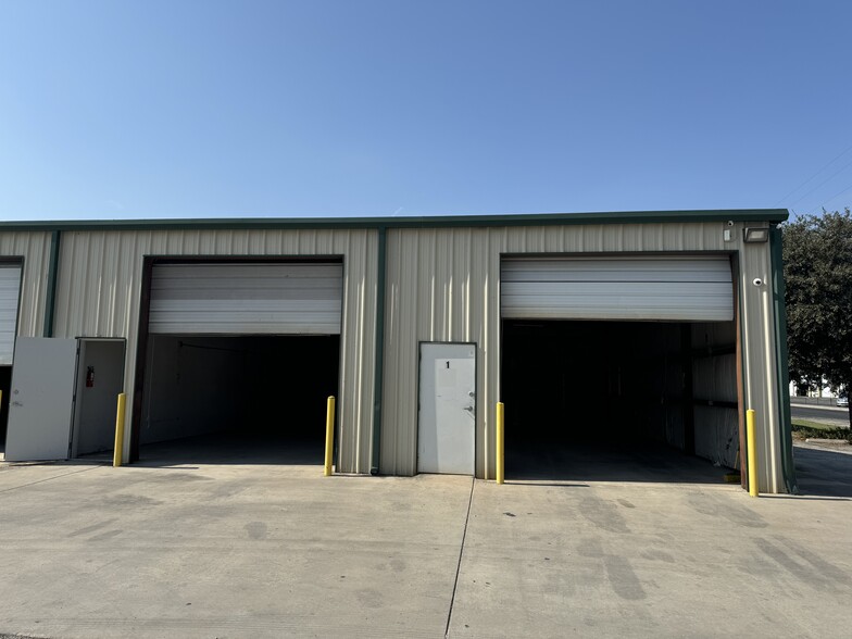 9314 Converse Business Ln, Converse, TX for lease - Building Photo - Image 3 of 5