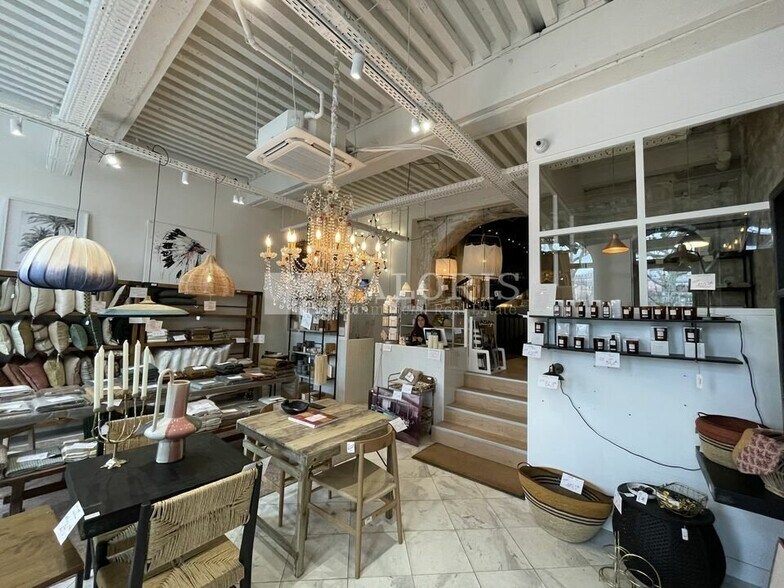 Industrial in Lyon for lease - Interior Photo - Image 3 of 10