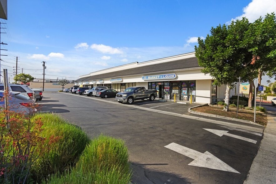 1762 N Tustin St, Orange, CA for lease - Building Photo - Image 3 of 5
