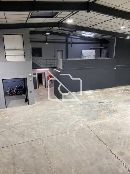 Industrial in Sainte-Geneviève-des-Bois for sale - Interior Photo - Image 3 of 7
