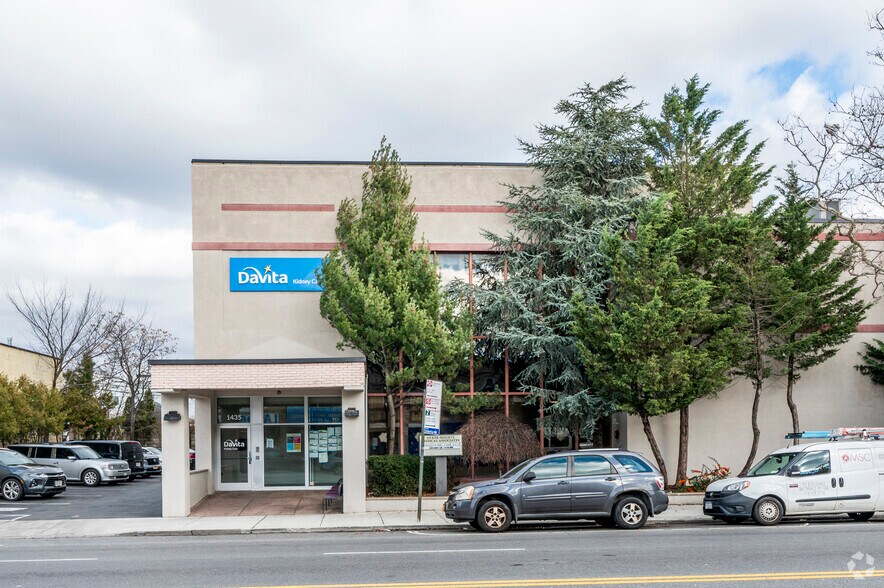 1435 86th St, Brooklyn, NY à louer - Photo du bâtiment - Image 1 de 6