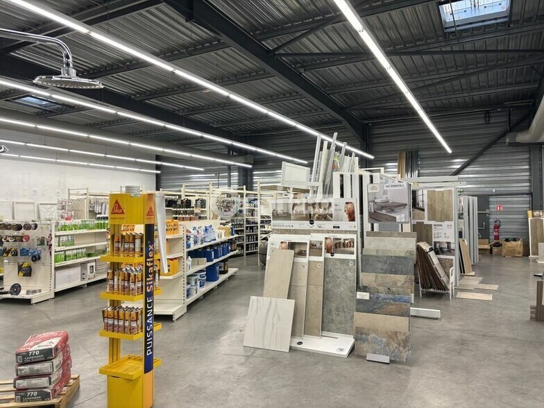 Retail in Vedène for lease - Interior Photo - Image 2 of 2