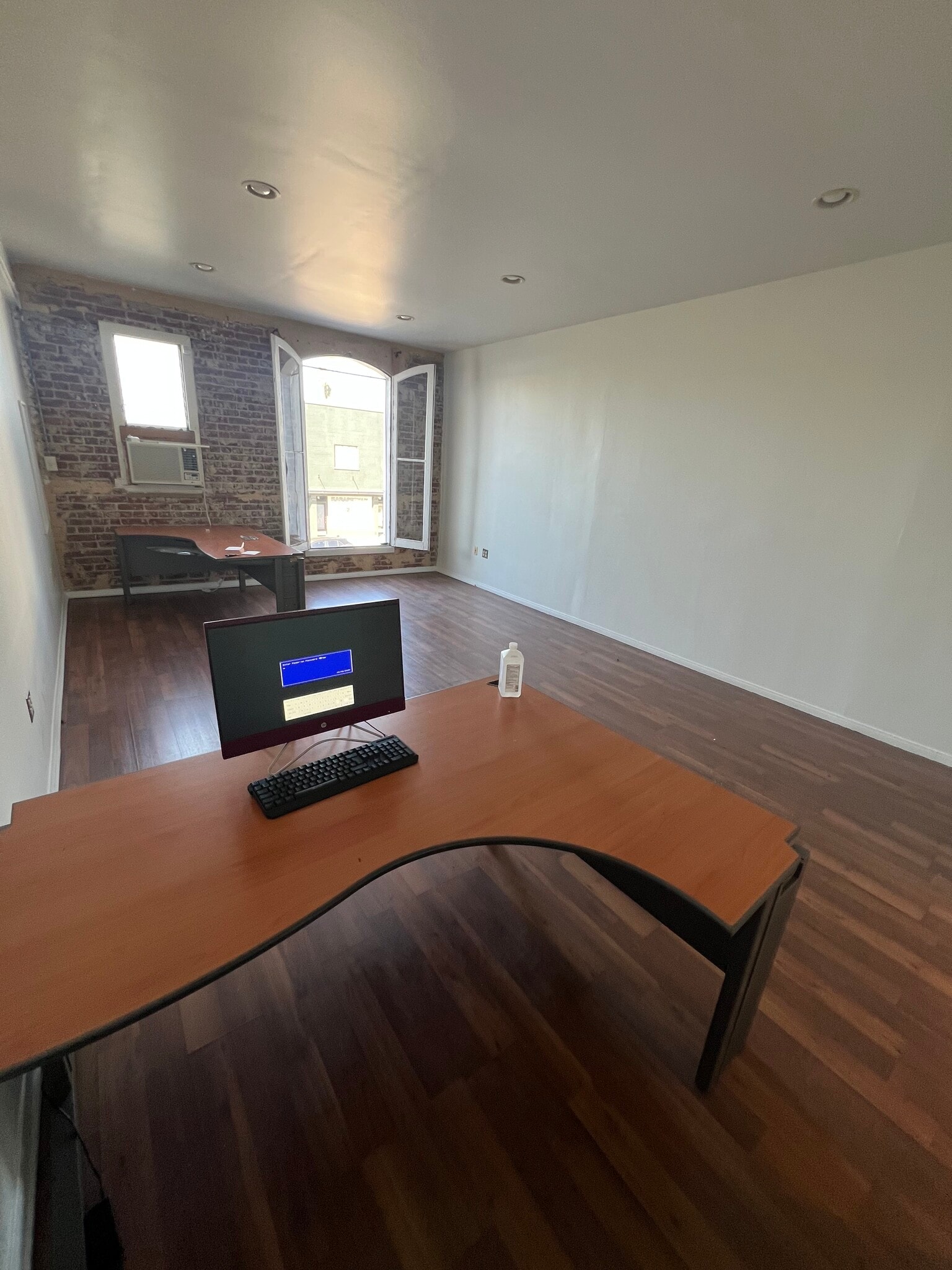 5611 Hollywood Blvd, Los Angeles, CA for lease Interior Photo- Image 1 of 3