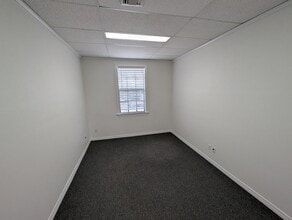 2855 Ocean Dr, Vero Beach, FL for lease Interior Photo- Image 2 of 5