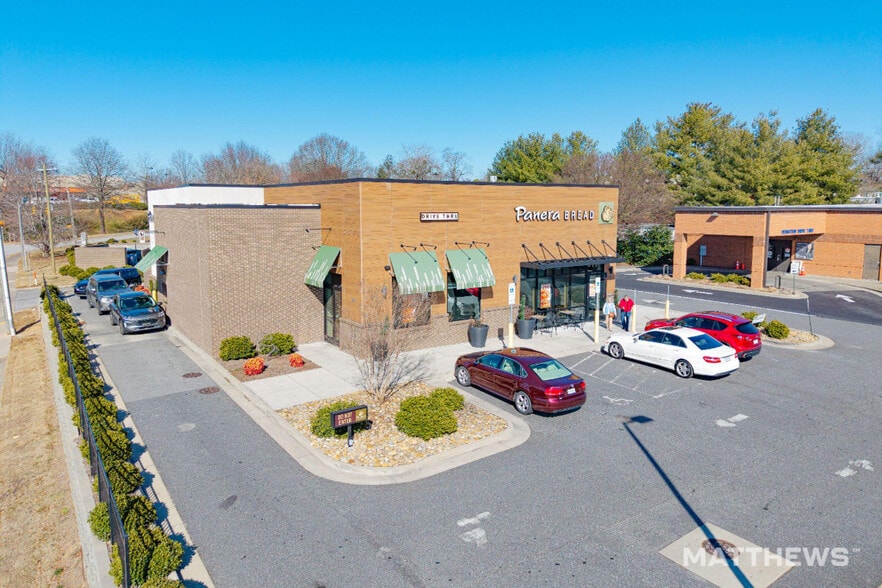 160 Coolridge St, Hendersonville, NC for sale - Building Photo - Image 2 of 3