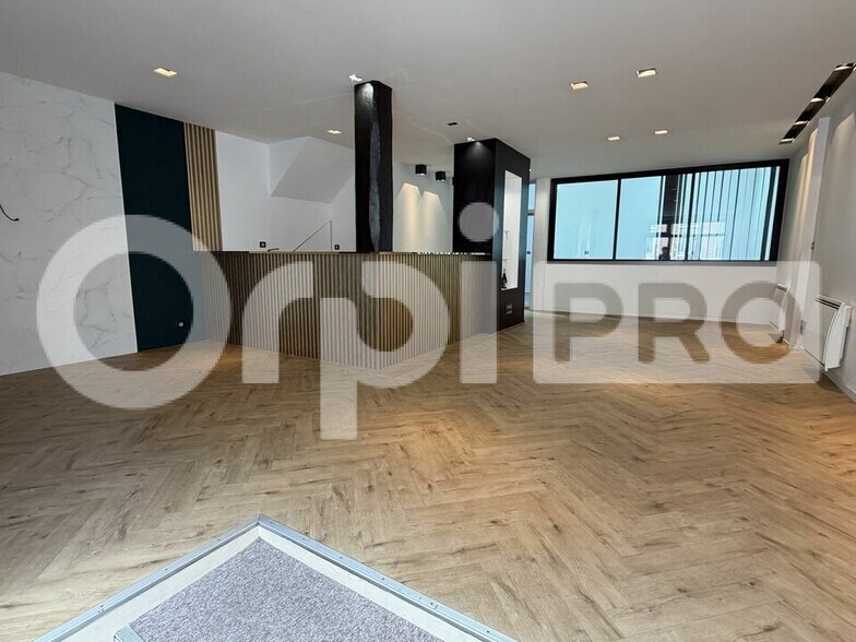 Office in Le Havre for lease - Interior Photo - Image 1 of 6