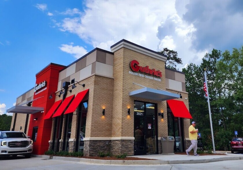 2021 Commerce Dr N, Peachtree City, GA for sale - Primary Photo - Image 1 of 1