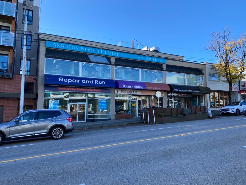1926 W 4th Ave, Vancouver, BC à louer - Photo du bâtiment - Image 1 de 2