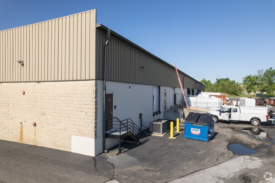 2540 Market St, Aston, PA à louer - Photo du bâtiment - Image 3 de 5