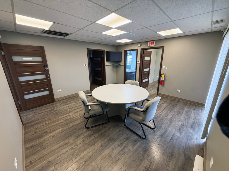 1250 Jarvis Ave, Elk Grove Village, IL for lease - Building Photo - Image 3 of 8