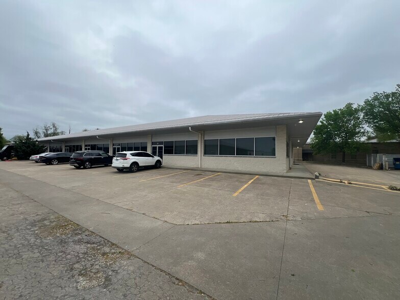900-902 SE 5th St, Bentonville, AR à louer - Photo du bâtiment - Image 1 de 7