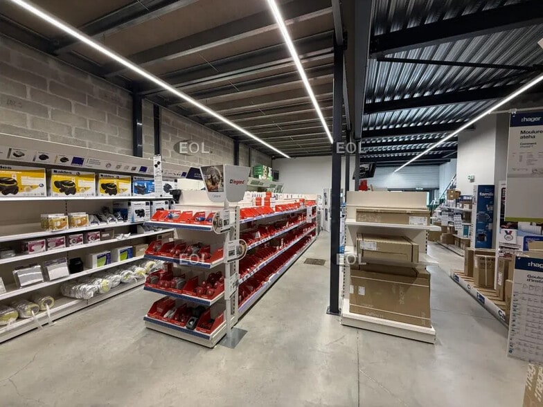 Flex in Meaux for lease - Building Photo - Image 2 of 11