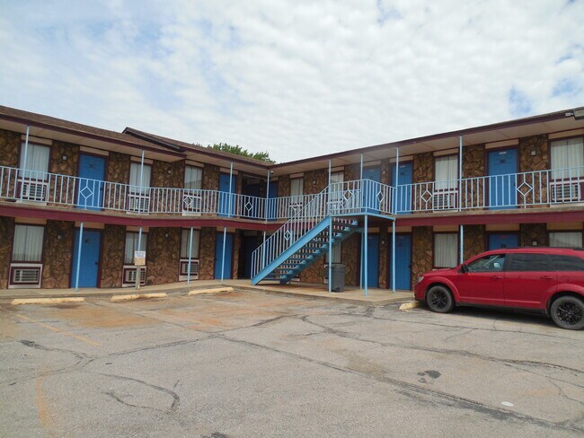 Plus de détails pour 10226 S 81 Hwy, Waukomis, OK - Services hôteliers à vendre