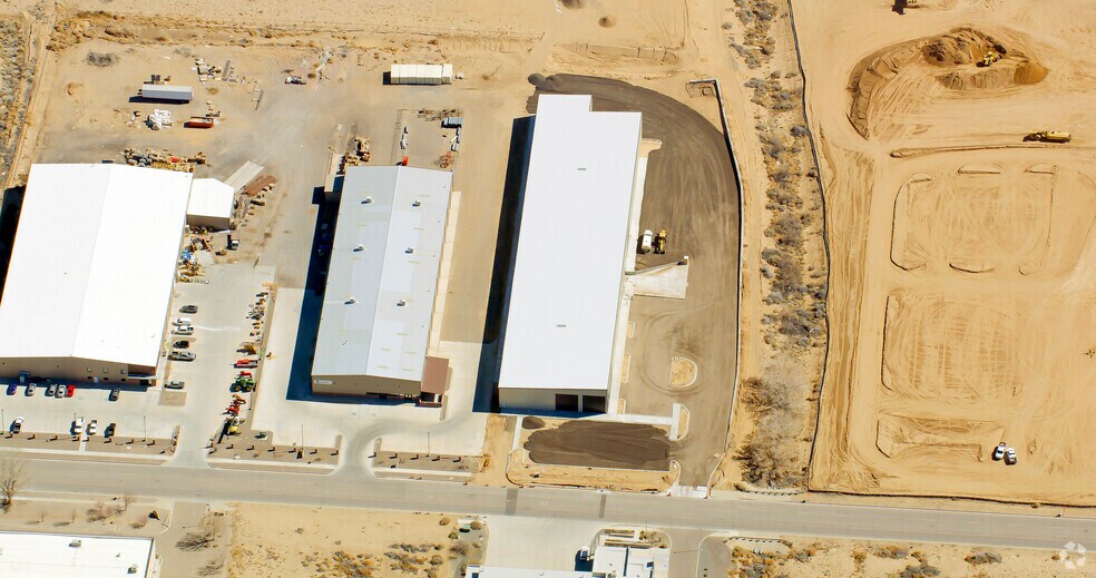 450 Sandsage Street, Los Lunas, NM à louer - Photo du bâtiment - Image 2 de 8