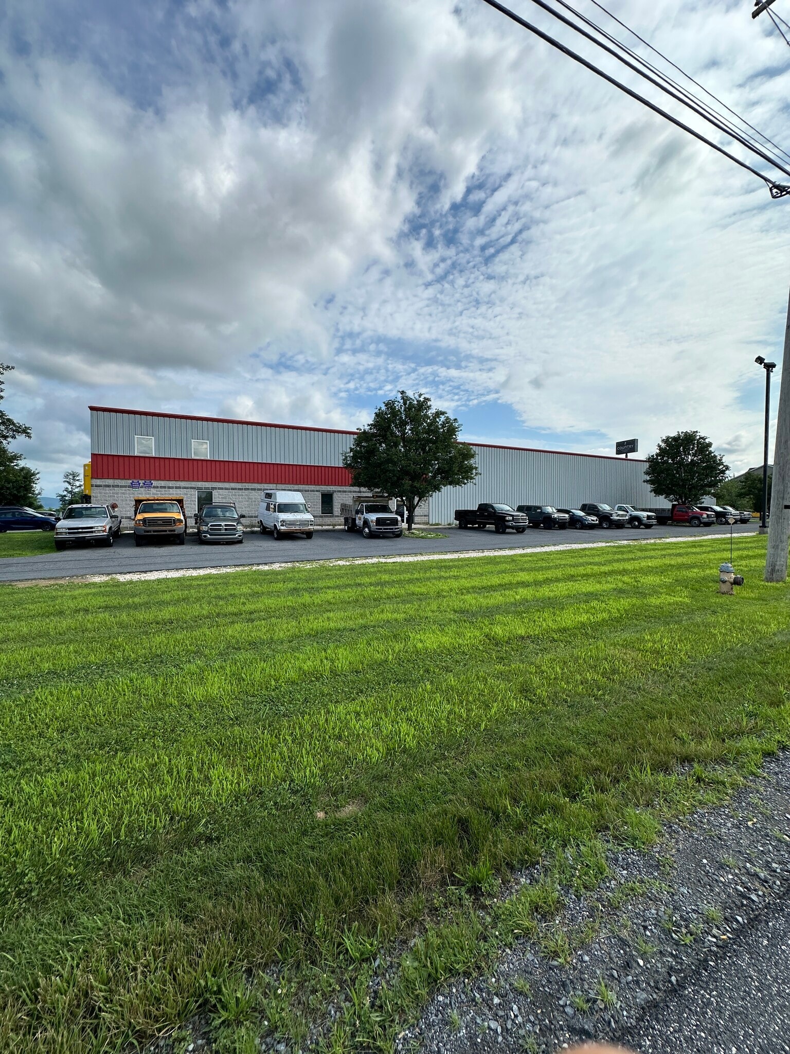 1521 E Commerce Ave, Carlisle, PA for lease Building Photo- Image 1 of 9