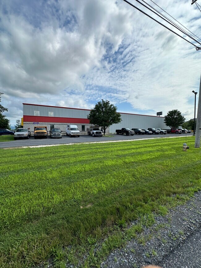 Plus de détails pour 1521 E Commerce Ave, Carlisle, PA - Industriel à louer