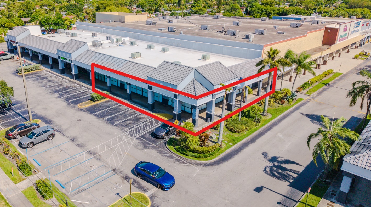 21301-21495 NW 2nd Ave, Miami, FL à louer Photo intérieure- Image 1 de 9