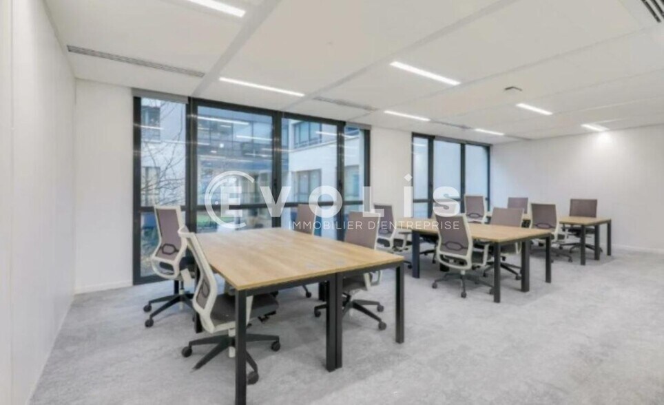 Office in Maisons-Alfort for lease - Building Photo - Image 1 of 4