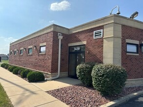 5630 111th St, Chicago Ridge, IL for lease Interior Photo- Image 2 of 11