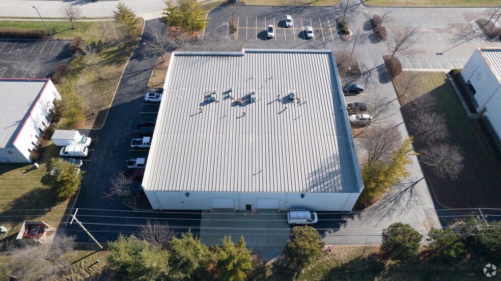 1667-1679 Gateway Cir, Grove City, OH for lease - Building Photo - Image 3 of 8