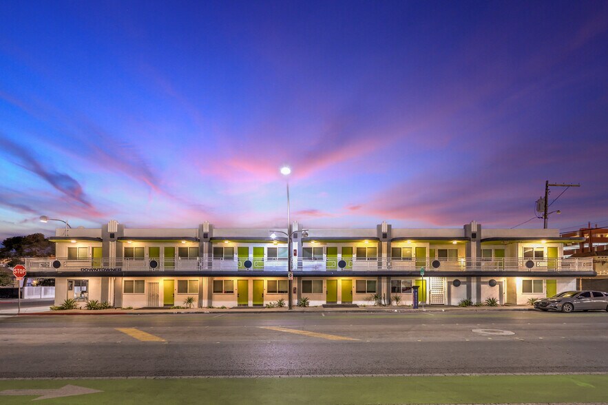 121 N 8th St, Las Vegas, NV for sale - Building Photo - Image 2 of 9