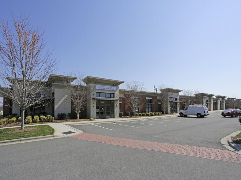 6044 W Highway 74, Indian Trail, NC à louer - Photo du bâtiment - Image 3 de 5