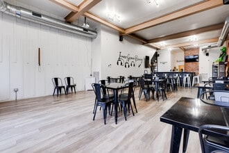 827 E Warrington Ave, Pittsburgh, PA à louer Photo intérieure- Image 2 de 31