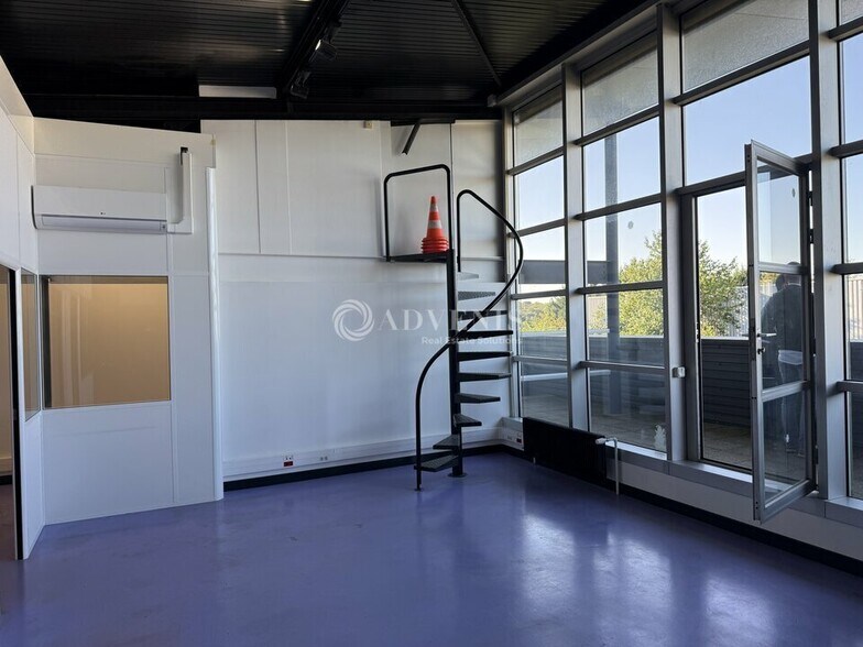 Office in Émerainville for lease - Interior Photo - Image 3 of 8