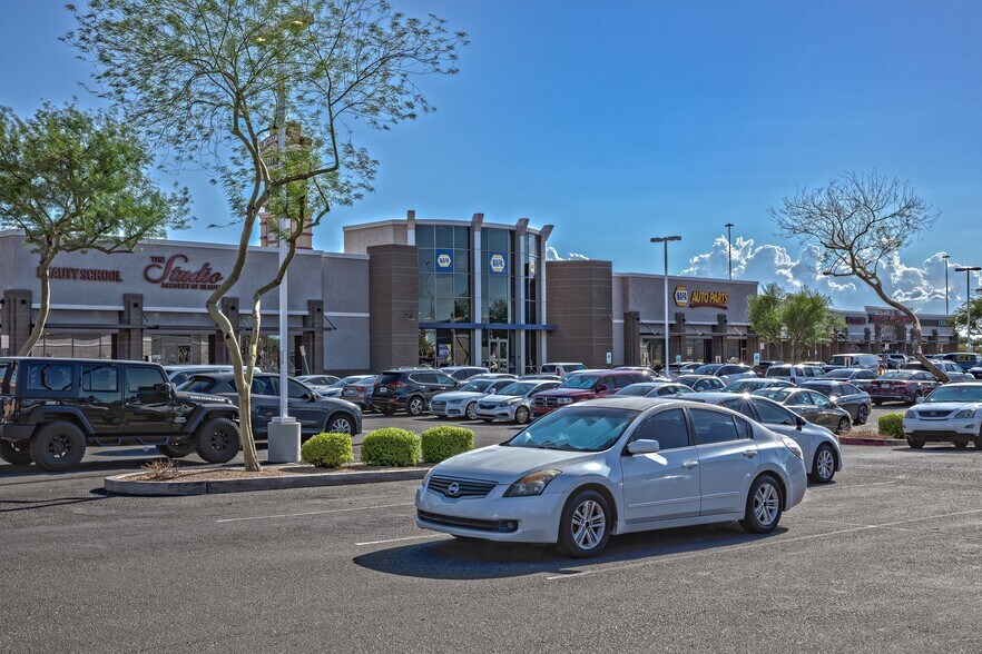 CROSSROADS AT TOLLESON portefeuille de 8 propriétés à vendre sur LoopNet.ca - Photo du bâtiment - Image 2 de 10
