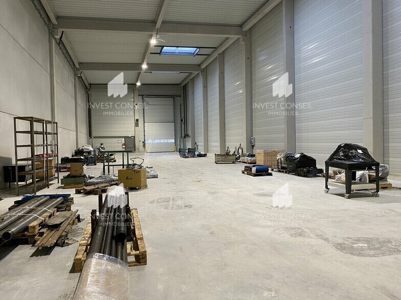 17 Avenue Roland Moreno, Frépillon for lease - Building Photo - Image 3 of 10