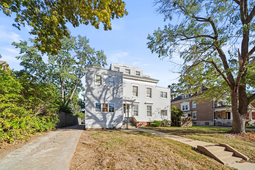 3933 Warwick Blvd, Kansas City, MO for sale - Building Photo - Image 3 of 22