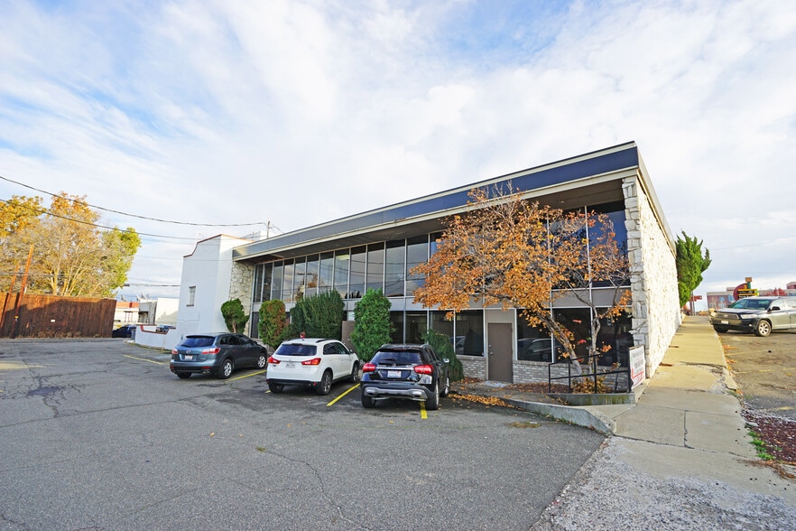 811 W Yakima Ave, Yakima, WA for lease - Building Photo - Image 1 of 9