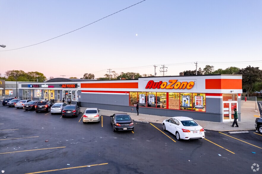 5821-5835 W Silver Spring Dr, Milwaukee, WI à louer - Photo du bâtiment - Image 2 de 22