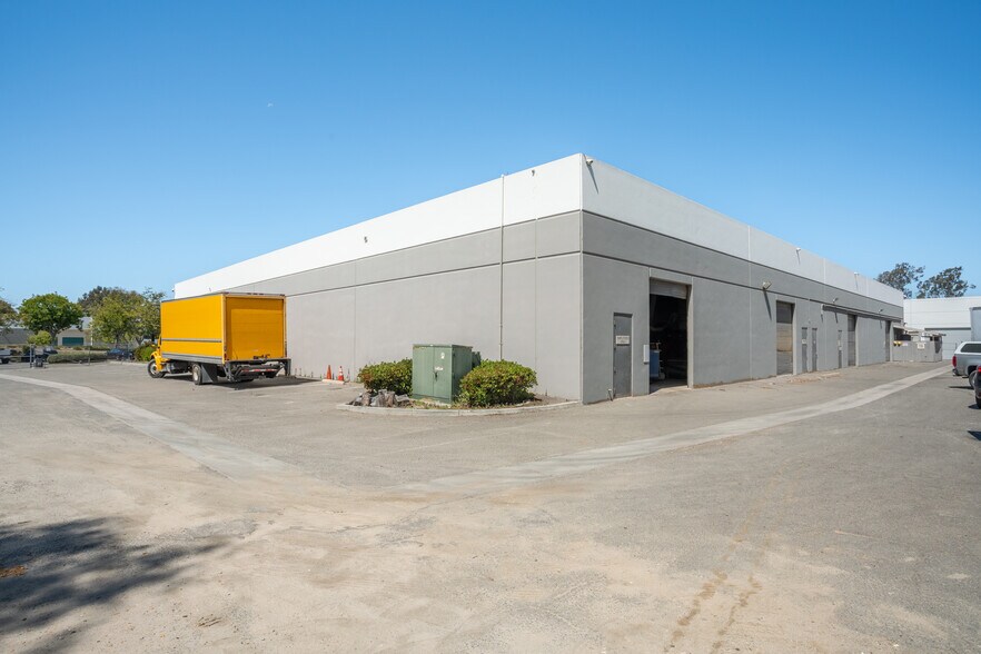 2620 Temple Heights Dr, Oceanside, CA à vendre - Photo du bâtiment - Image 3 de 9