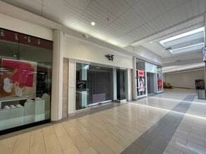 111 E Puainako St, Hilo, HI à louer Photo du bâtiment- Image 2 de 4