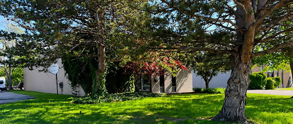 646 Ajax Dr, Madison Heights, MI for sale - Building Photo - Image 2 of 4