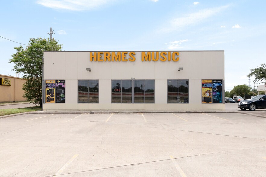 2109 W Expressway 83, Weslaco, TX for sale - Building Photo - Image 1 of 32