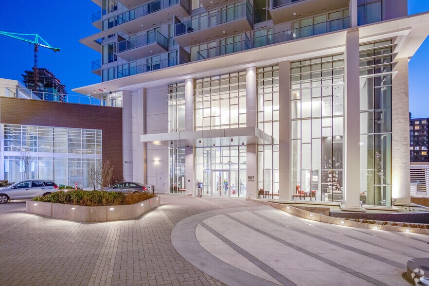 567 Clarke Rd, Coquitlam, BC à louer - Photo du bâtiment - Image 3 de 12