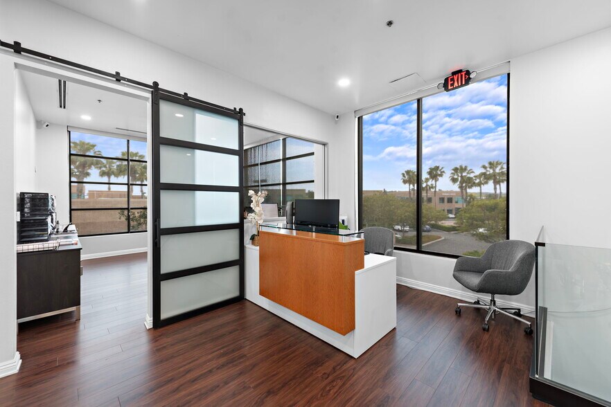 9090 Irvine Center Dr, Irvine, CA à vendre - Photo intérieure - Image 2 de 8