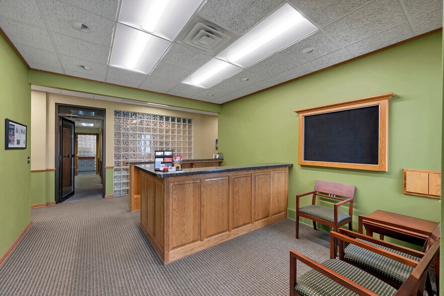 4424 Dickinson Rd, De Pere, WI à louer - Photo du bâtiment - Image 3 de 14