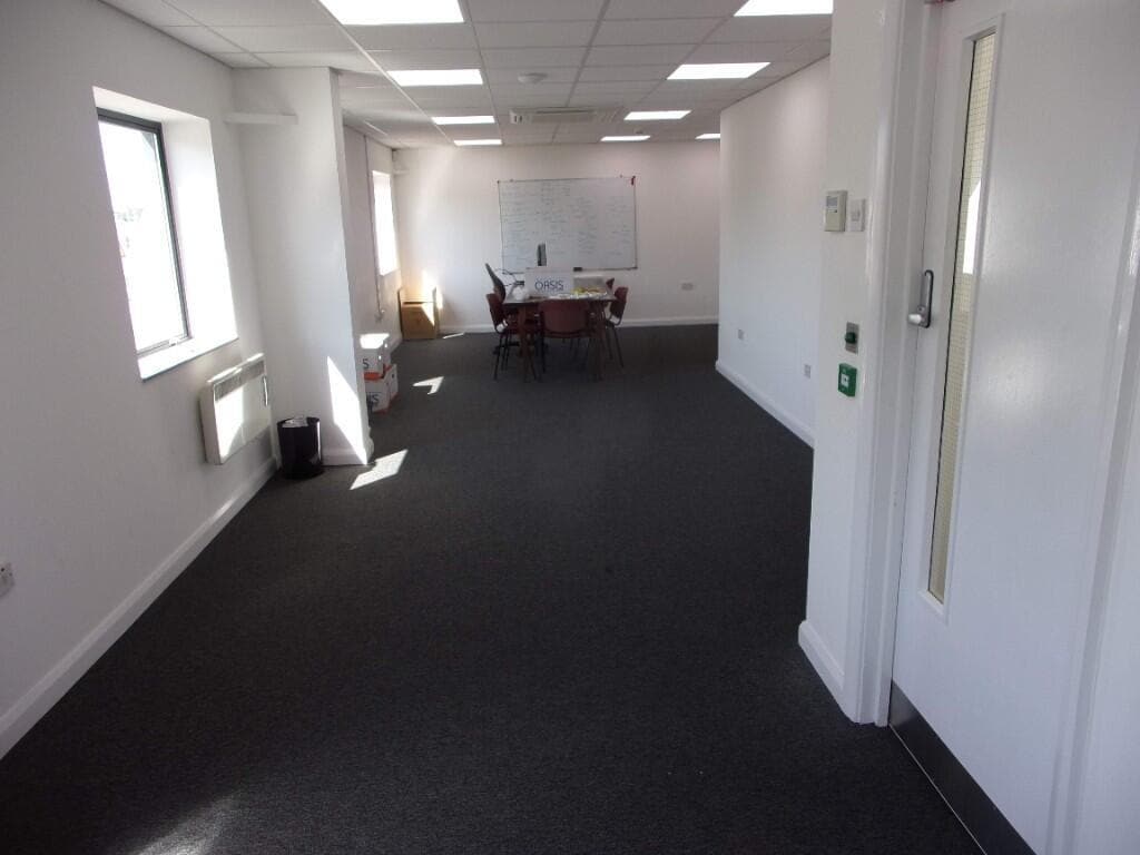 Oliver Close, Grays for lease Interior Photo- Image 1 of 1