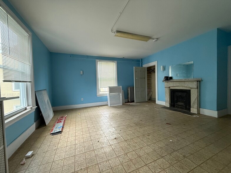 17-19 King St portfolio of 2 properties for sale on LoopNet.ca - Interior Photo - Image 2 of 13