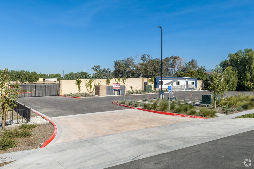 2776 S Lilac Ave, Bloomington, CA for lease - Building Photo - Image 3 of 18