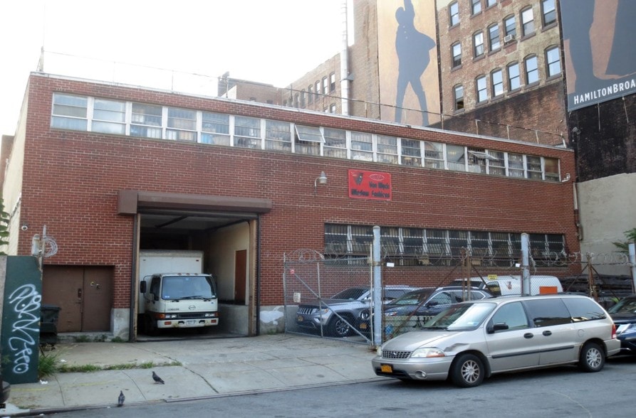 21-27 Borden Ave, Long Island City, NY for lease - Building Photo - Image 2 of 2