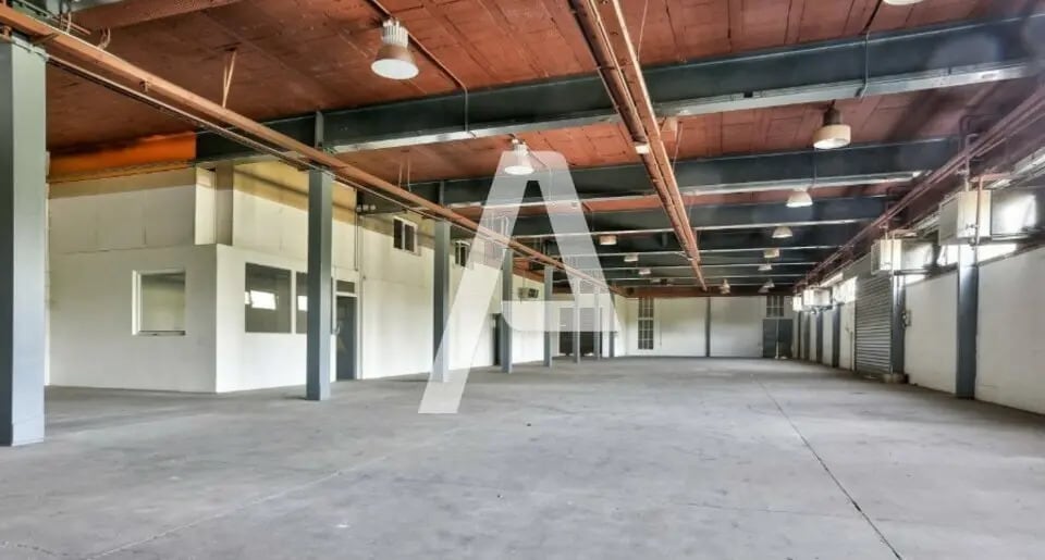 Office in Chilly-Mazarin for lease - Interior Photo - Image 3 of 6