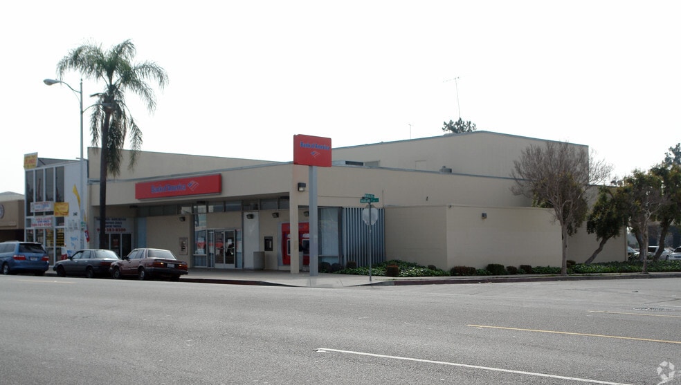 245 E Highland Ave, San Bernardino, CA à vendre - Photo du bâtiment - Image 1 de 4