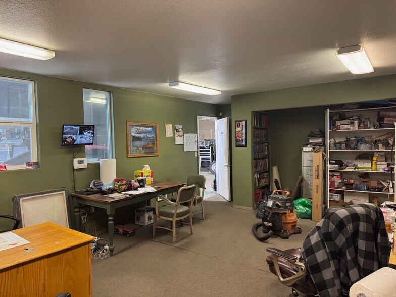 1225 Adams St, Klamath Falls, OR à vendre - Photo du bâtiment - Image 2 de 18