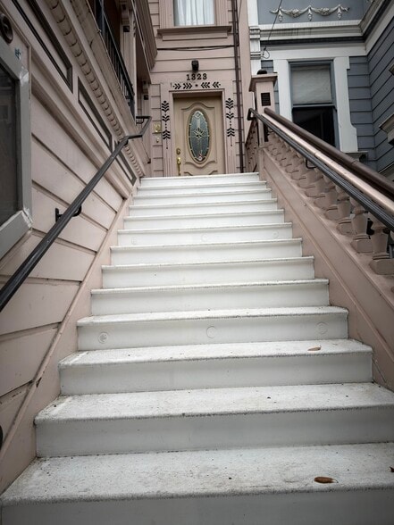 1323 Columbus Ave, San Francisco, CA for lease - Building Photo - Image 3 of 13